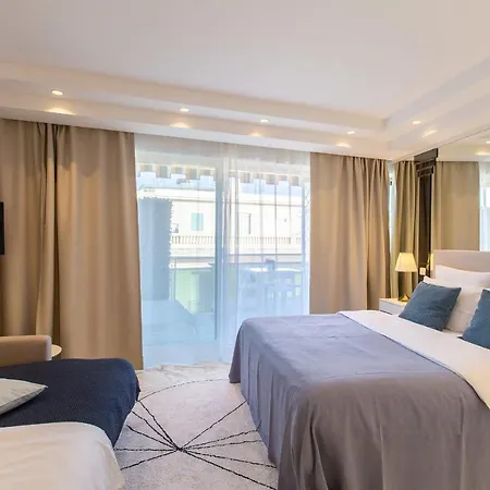 Royal Promenade Pool Terrace Sea View Air Conditioning * نيس